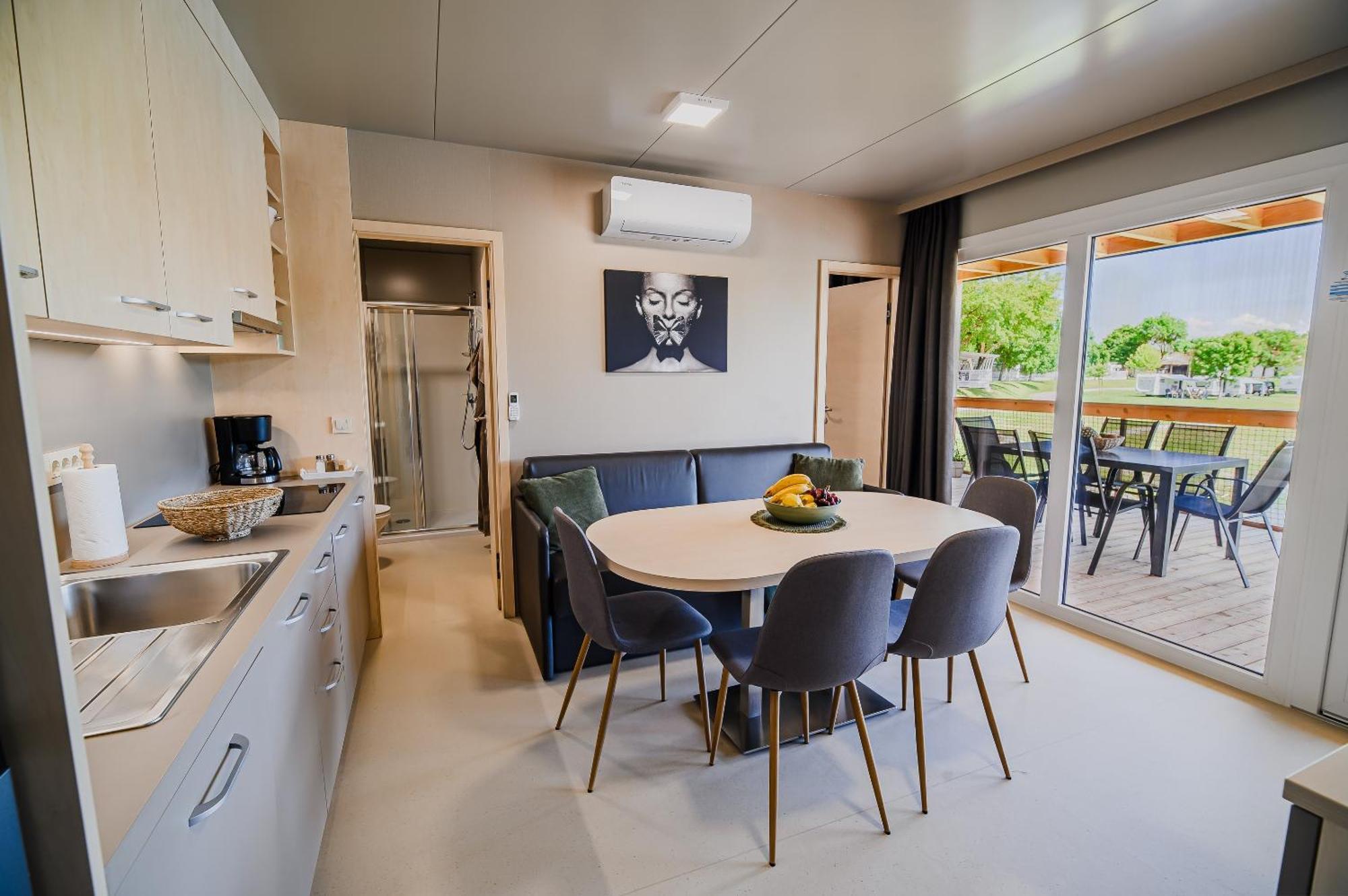 Deluxe Lake View Mobile Homes With Thermal Riviera Tickets ชาเตช อ็อบ ซาวี ภายนอก รูปภาพ